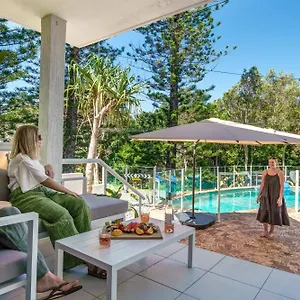 four-pines-shelly-beach-retreat.hotelssunshinecoast.net/