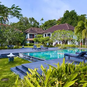 deshadan-cliff-and-beach-resort.kerala-hotels.net/